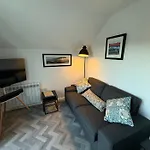 Claife Flights Apartmán *